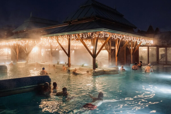Adventní Budapešť s koupáním v termálech Mosonmagyróvár