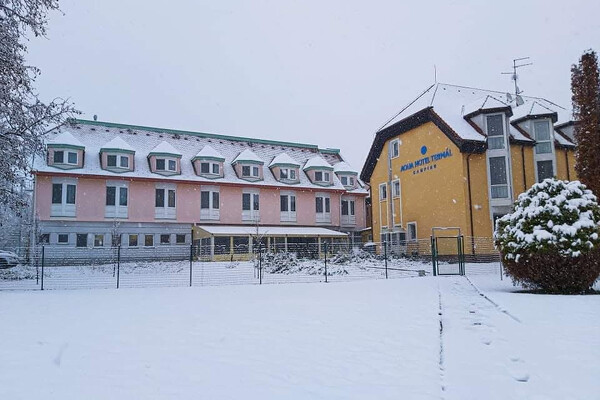 Adventní Budapešť s koupáním v termálech Mosonmagyróvár