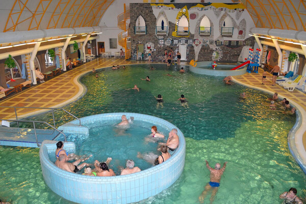 Adventní Györ a Bratislava s koupáním v termálech Velký Meder