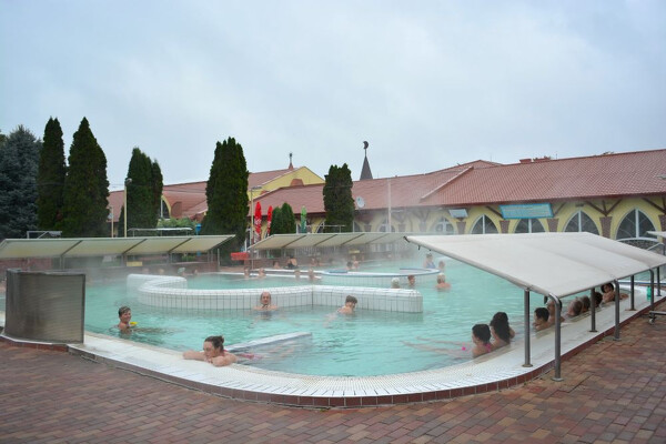 Adventní Györ a Bratislava s koupáním v termálech Velký Meder