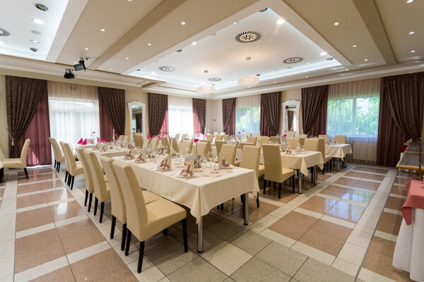 Adventní Györ a Bratislava s koupáním v termálech Velký Meder