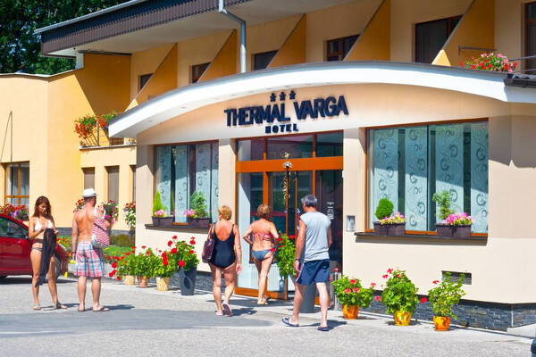 Adventní Györ a Bratislava s koupáním v termálech Velký Meder